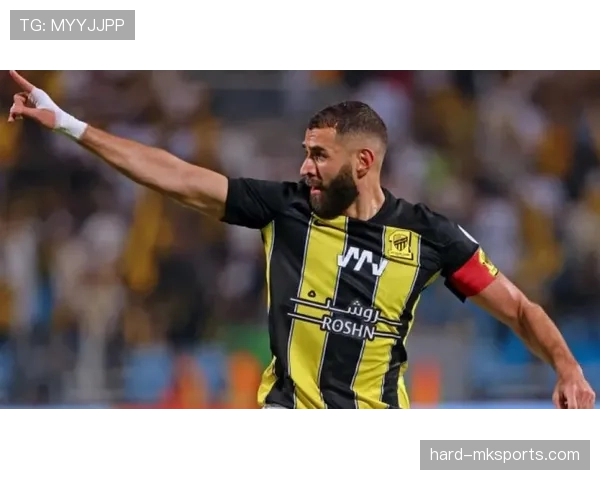 本泽马 vs 莱万：谁的精湛射术更胜一筹？技术细节深度解析