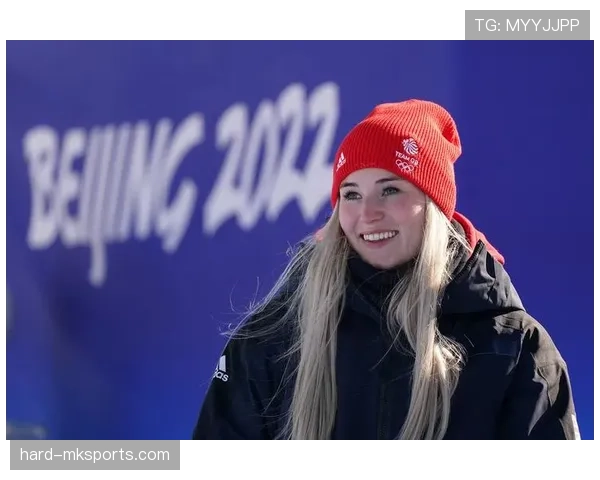 凯蒂·莱德基随手一晒行李箱，里面的东西把我和她的世界隔成好几层楼